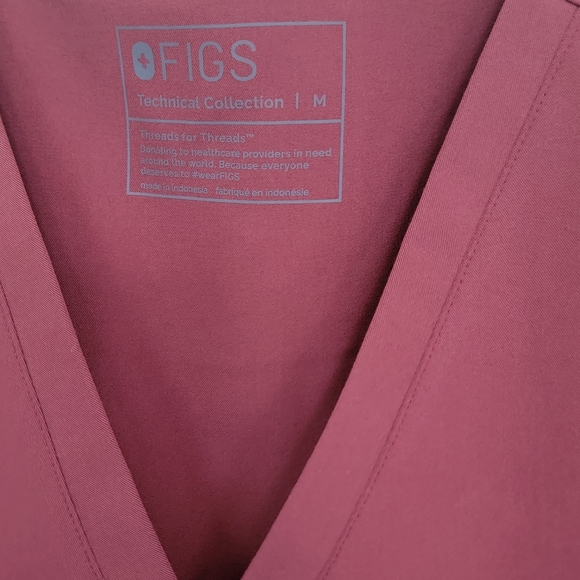 FIGS Scrub top dark cherry Medium - Picture 4 of 5